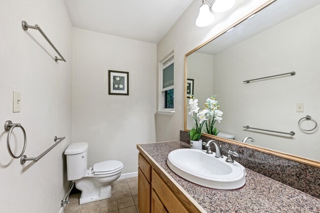 Building Photo - 275 Paiute Dr
