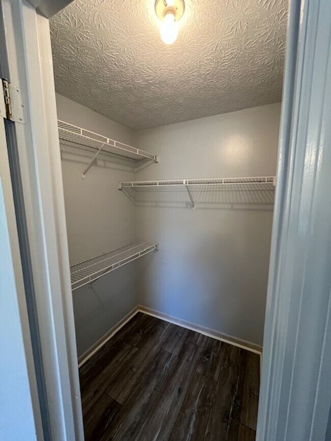 Building Photo - Beautifully remodeled 3 bedroom, 2.5 bath, 2 car garage