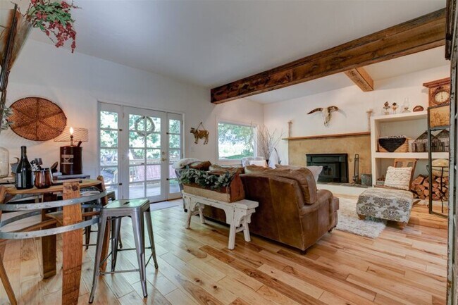 Building Photo - Beautifully Renovated 5 Bedroom Farmhouse outside of Newberg