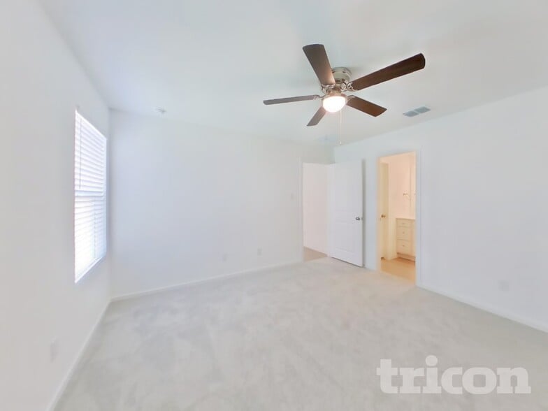 Building Photo - 806 Ginkgo Wy