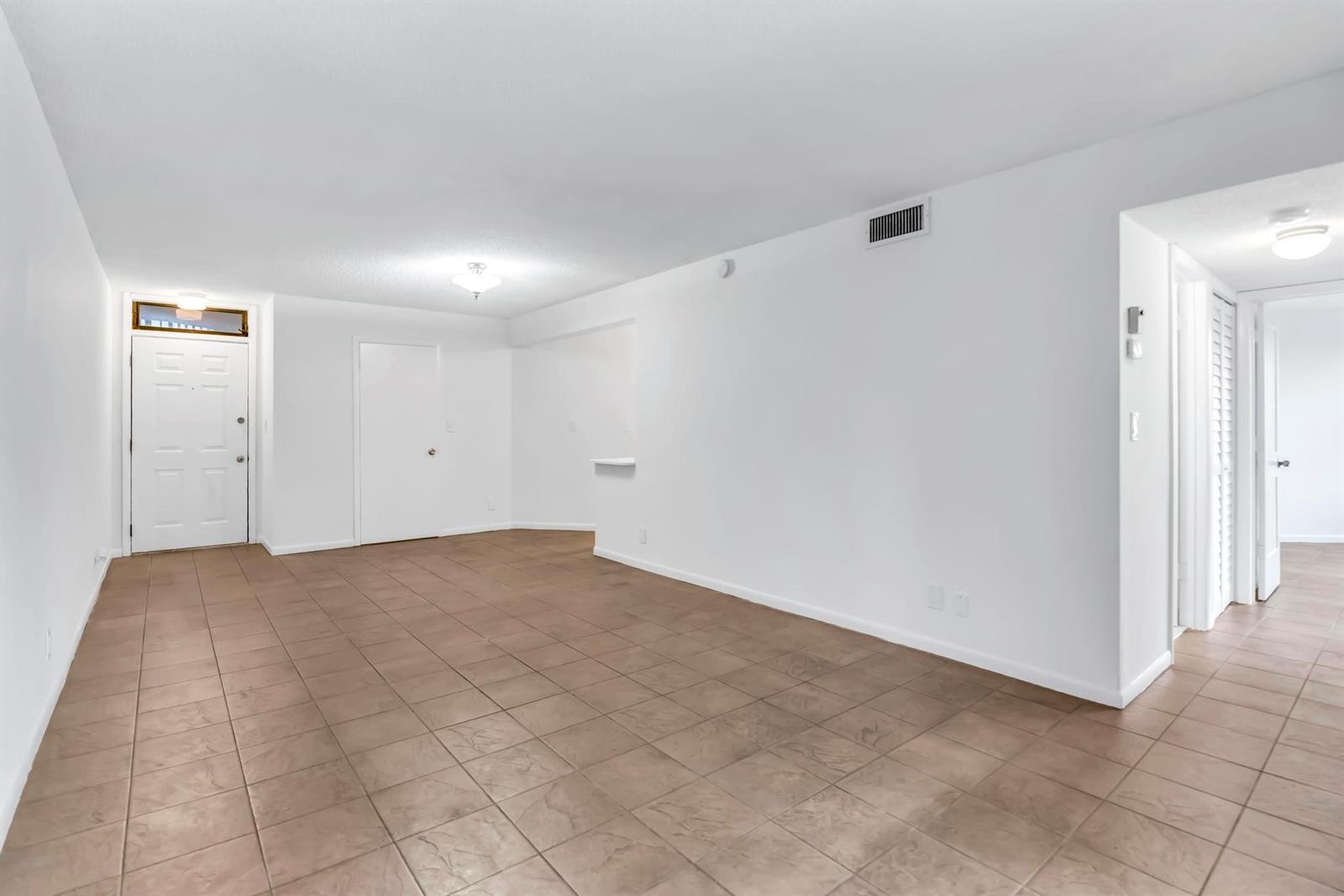 Building Photo - 210 Lake Pointe Dr