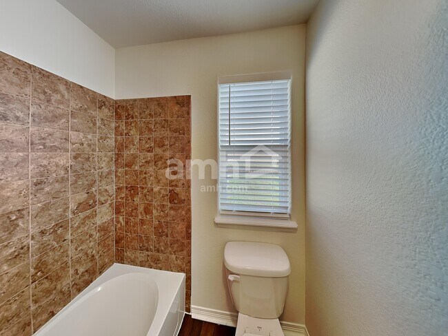 Building Photo - 10126 Silver Stirrup Dr