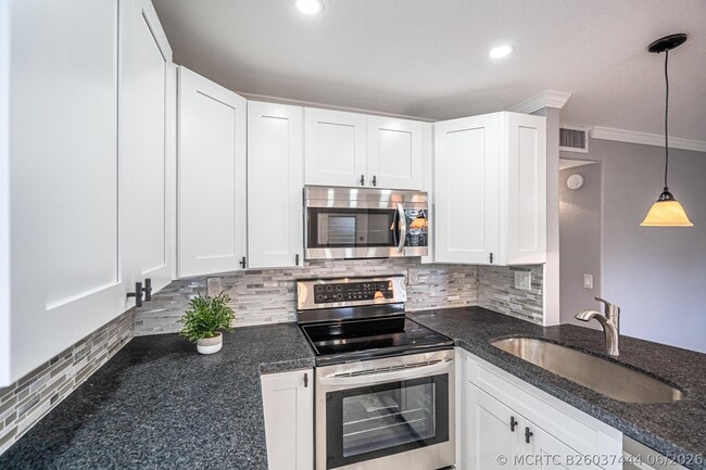 Building Photo - 244 Normandy Ln