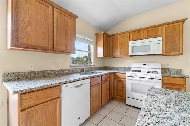 Building Photo - 3300 Creekwood Dr