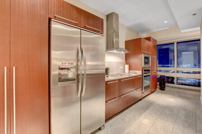 Building Photo - 4471 Dean Martin Dr