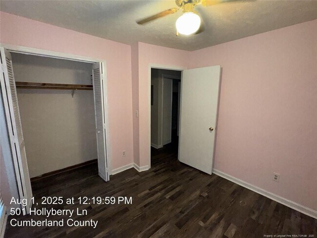 Building Photo - 501 Hollyberry Ln