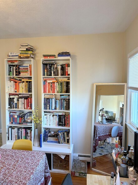 Building Photo - 714 Broadway