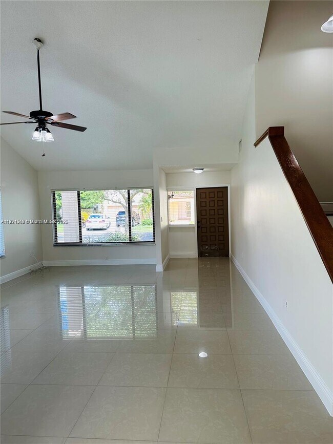 Building Photo - 15038 SW 89th Ter Rd