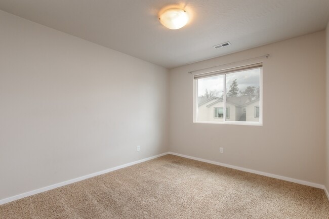 Building Photo - COMING SOON !! Kendall Yards, 3 Bedroom, 2.5 Bath Townhouse Now Available