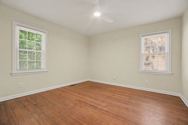 Building Photo - 490 Lynnhaven Dr SW
