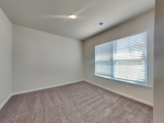 Building Photo - 335 Crooked Pne Ct