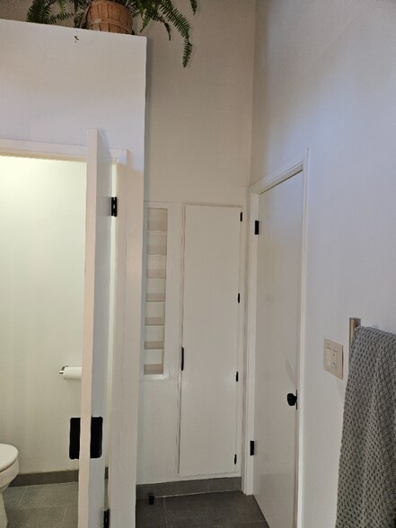 Building Photo - 520 10th St