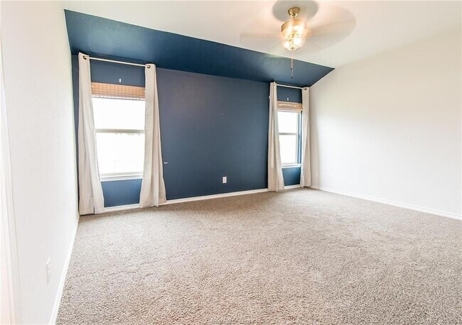 Building Photo - 6375 Darlington Ave