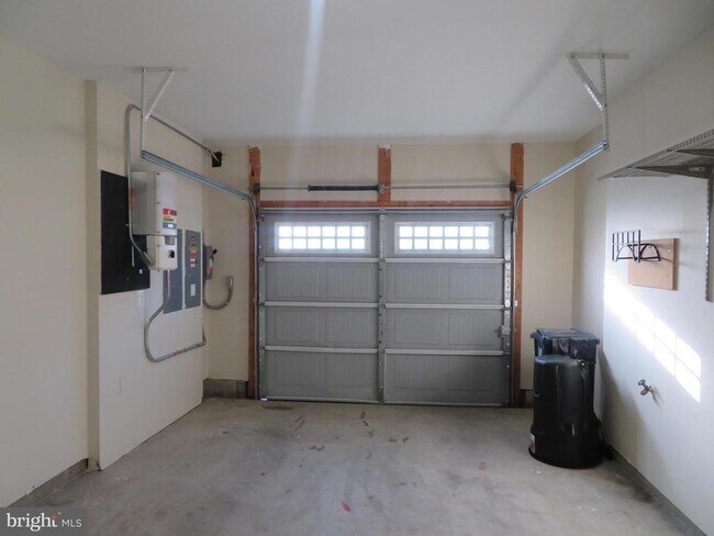 Building Photo - 3700 Bedford Dr