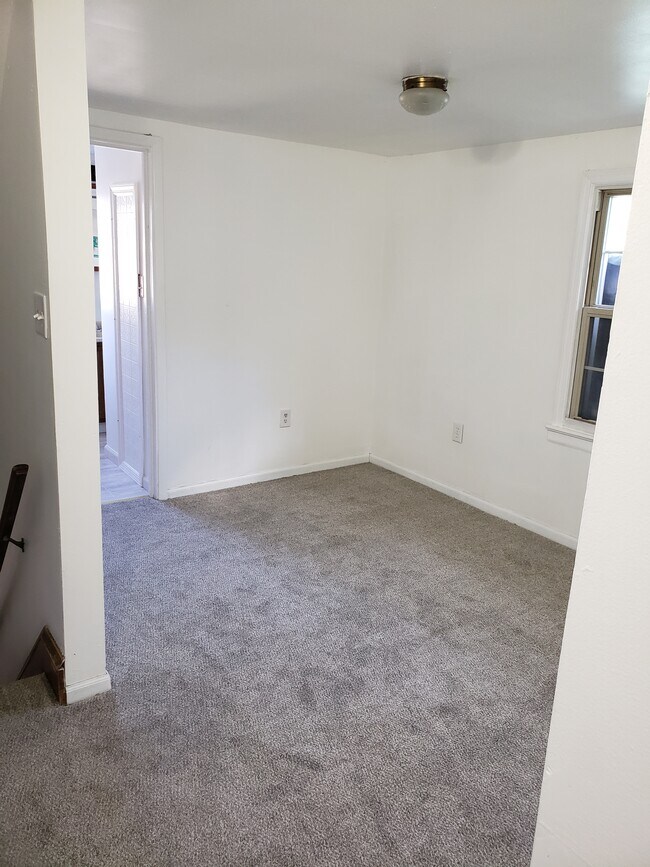 Bedroom - 156 E King St