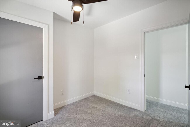 Building Photo - 7 E Oxford St