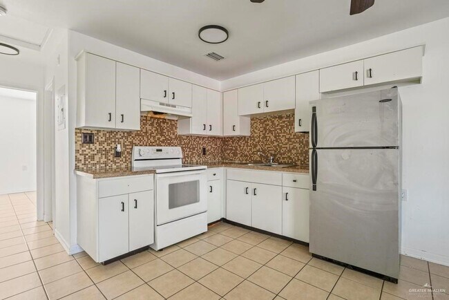 Building Photo - 213 E Sam Houston Blvd
