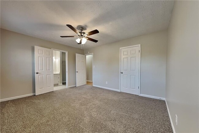 Building Photo - 2219 N Landing Run