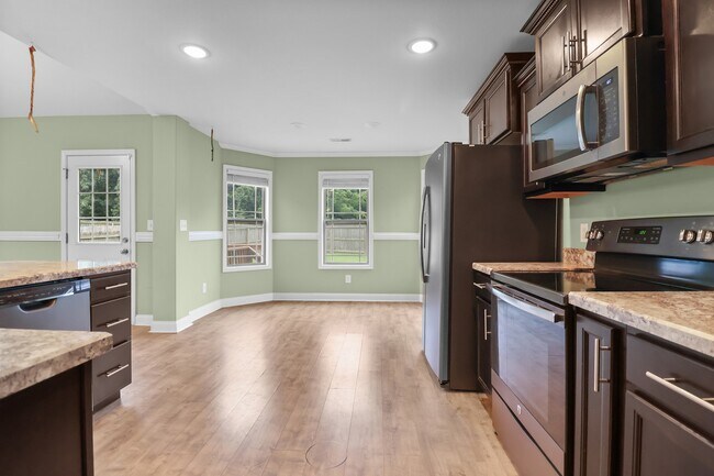 Building Photo - 128 Sycamore Hill Dr