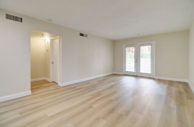 Building Photo - 4704 E Paradise Village Pkwy N