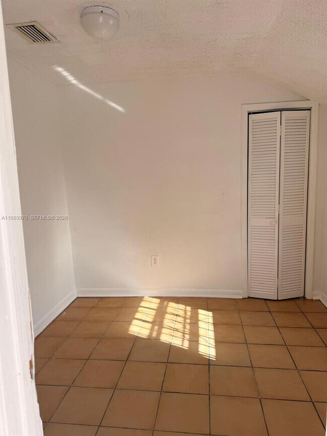 Building Photo - 409 NW 33rd St