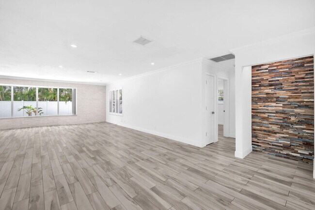 Building Photo - 850 W Camino Real