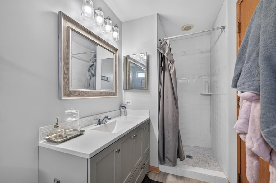 Building Photo - 949 Tanager Ct
