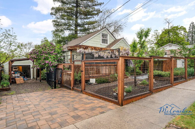 Building Photo - Serene, Artistic Retreat in the Heart of A...