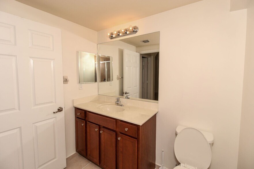1st Floor Full Bathroom - 9362 SW 171st Ave