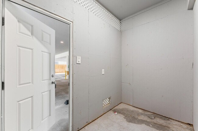 Building Photo - 1325 35th St