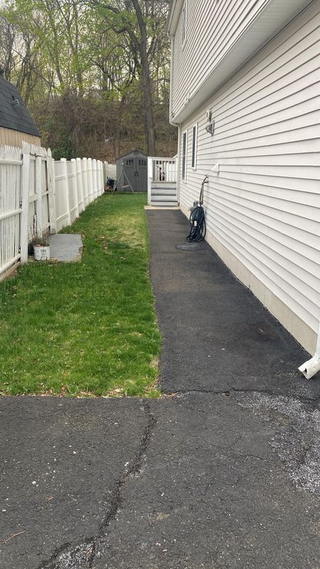 Building Photo - 845 Hart St