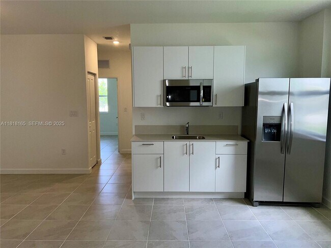 Building Photo - 2929 SE 23rd Ave