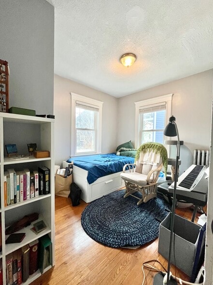 Building Photo - 42 Day St