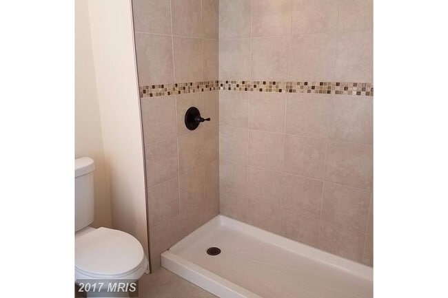 Building Photo - Charming 3-Bedroom Townhome in Glen Burnie...