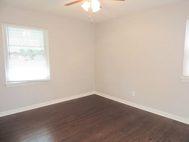 Building Photo - 4 Bed - 1 Full Bath Cape Cod for Rent!