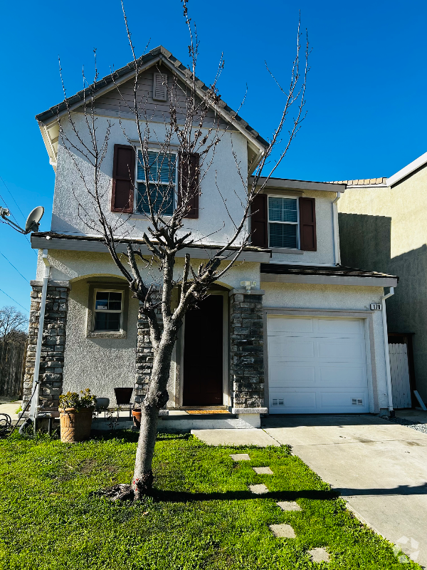 Building Photo - 170 Clear Sky Cir