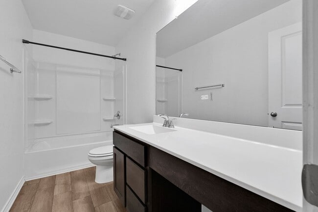 Building Photo - Charming 3 Bed 2.5 Bath Home in Tierra Buena with Community Amenities!