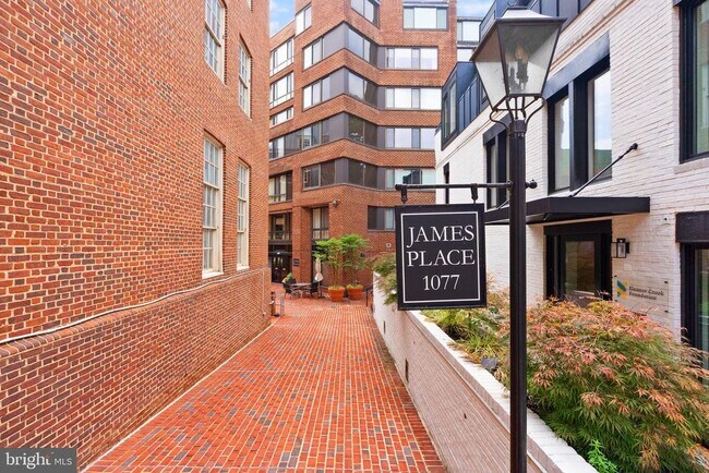 Building Photo - 1077 30th St NW