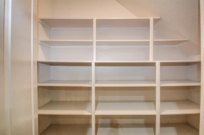 Building Photo - 106 Bella Sole