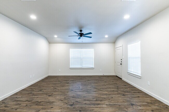 Building Photo - Zero Deposit! 6, 9 or 12 month Lease! Coop...