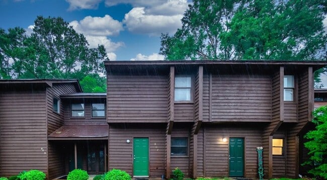 Primary Photo - Beautifully Remodeled Condo on Deerfield G...