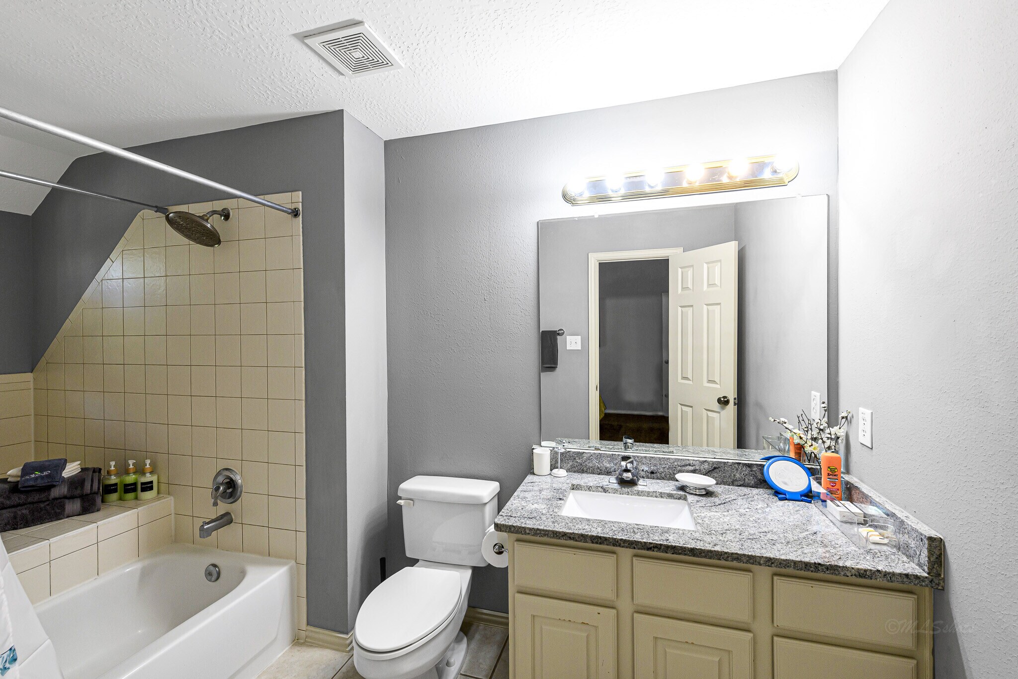 Building Photo - 3719 Kingsburg Ct