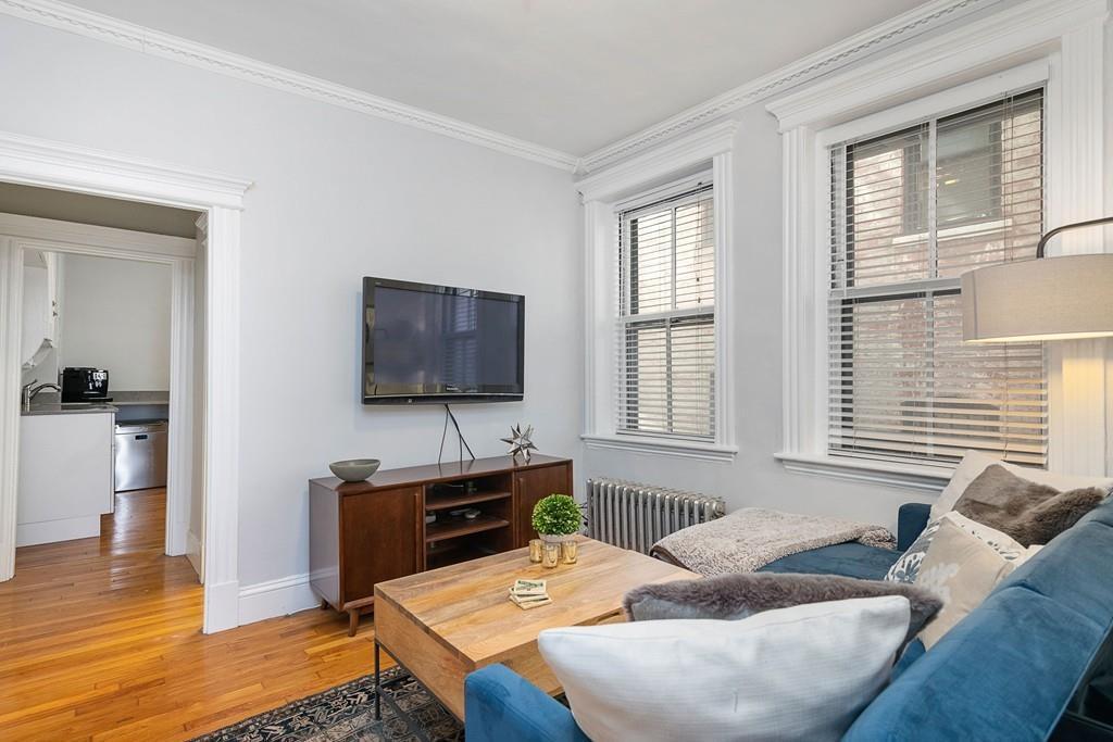 Building Photo - 70 Phillips St