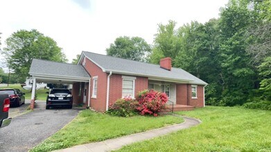 Building Photo - 571 Lovers Ln