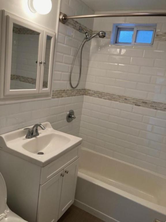 Building Photo - 2 bedroom in SUNNYSIDE NY 11104