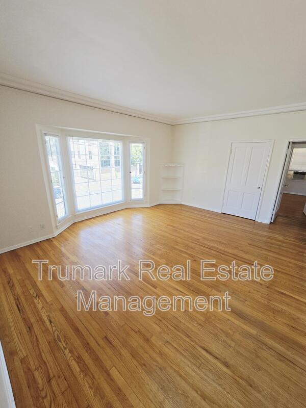 Building Photo - 410 E Harvard St