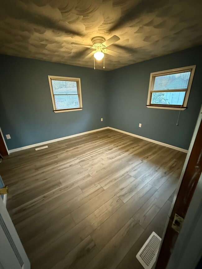 Building Photo - 10 Griffith St