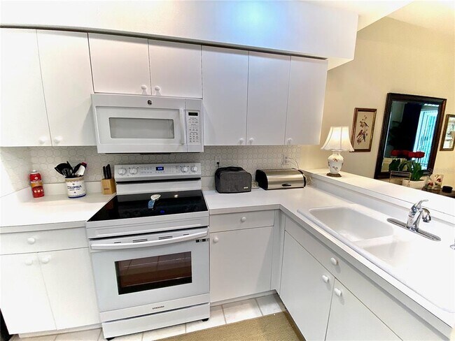 Building Photo - 9590 High Gate Dr