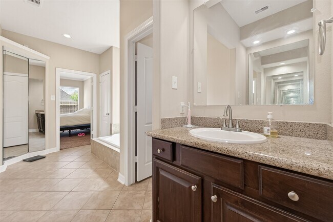 Building Photo - 4311 Red Oak Grove Ct