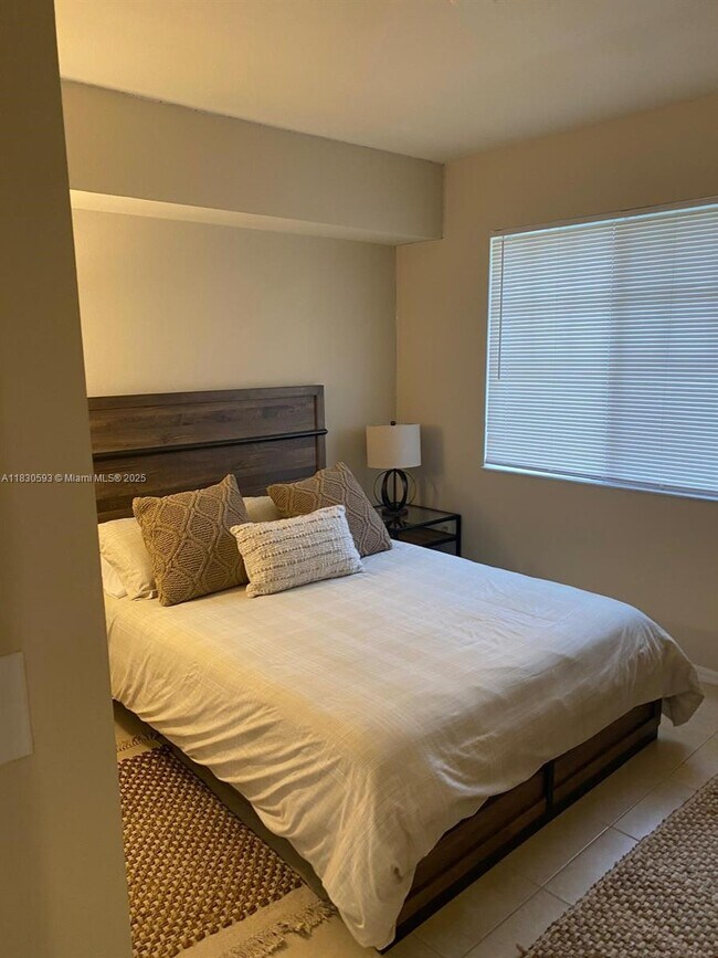 Building Photo - 6400 Emerald Dunes Dr